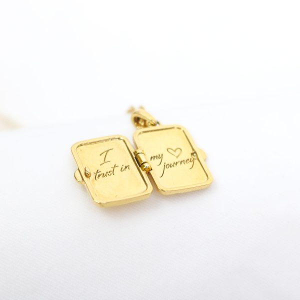 Athena-Locket-Gold-2_426c124c-231c-463c-ad5b-7b5404d3f7ef.jpg