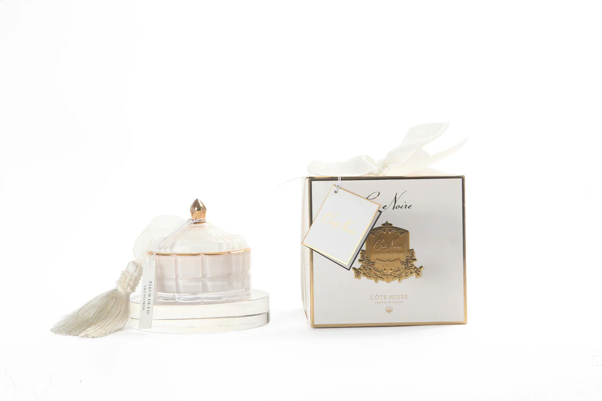 CNWhiteArtdecocandle.webp
