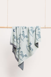 Dlux Magical Unicorn knit blanket