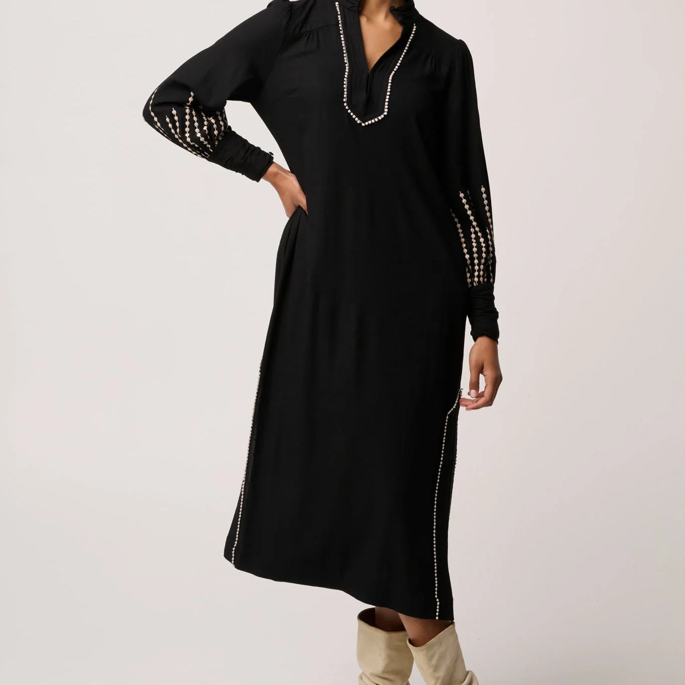 EdithLinenViscoseEmbroideredMidiDressinBlack4.webp