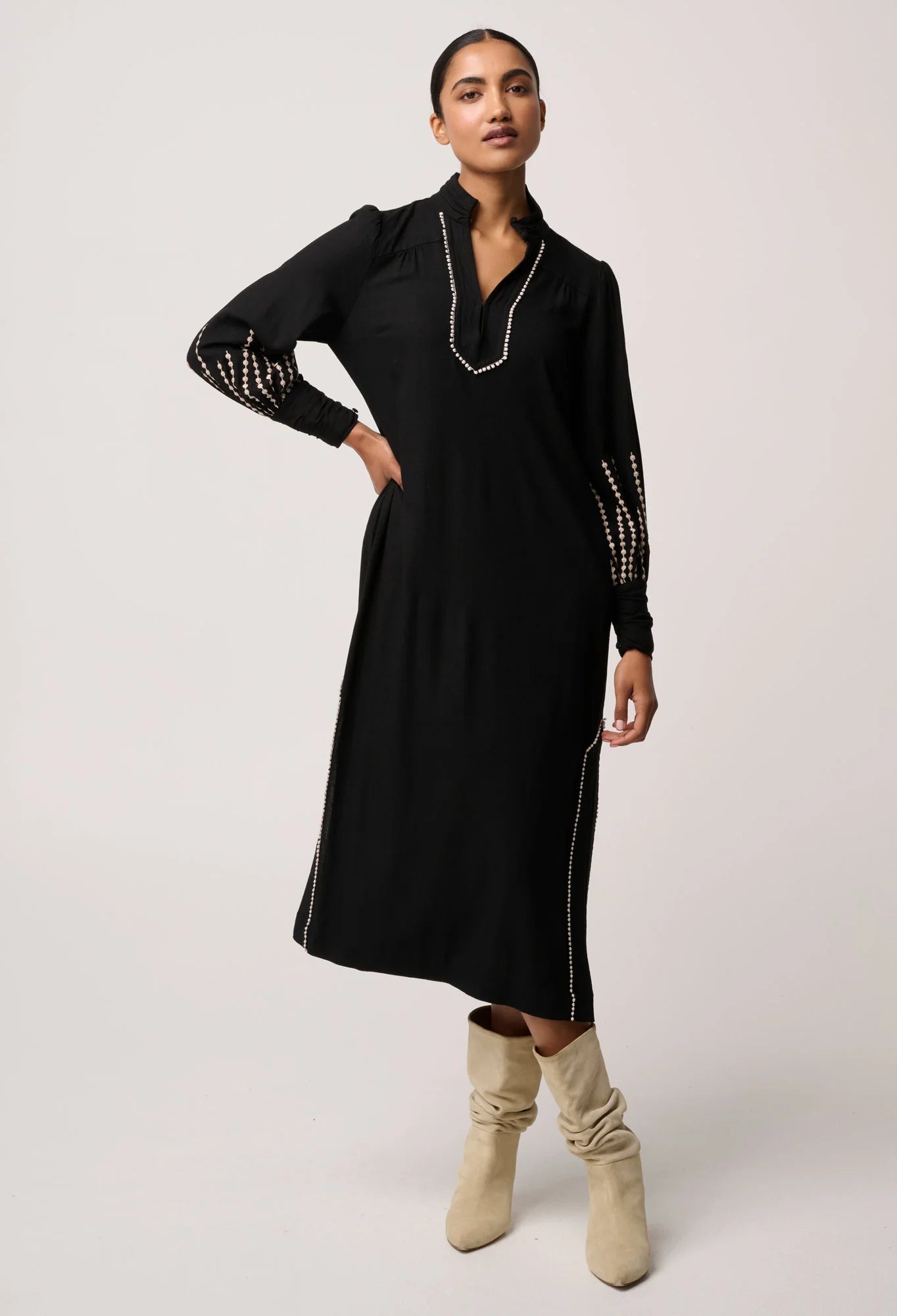 EdithLinenViscoseEmbroideredMidiDressinBlack4.webp