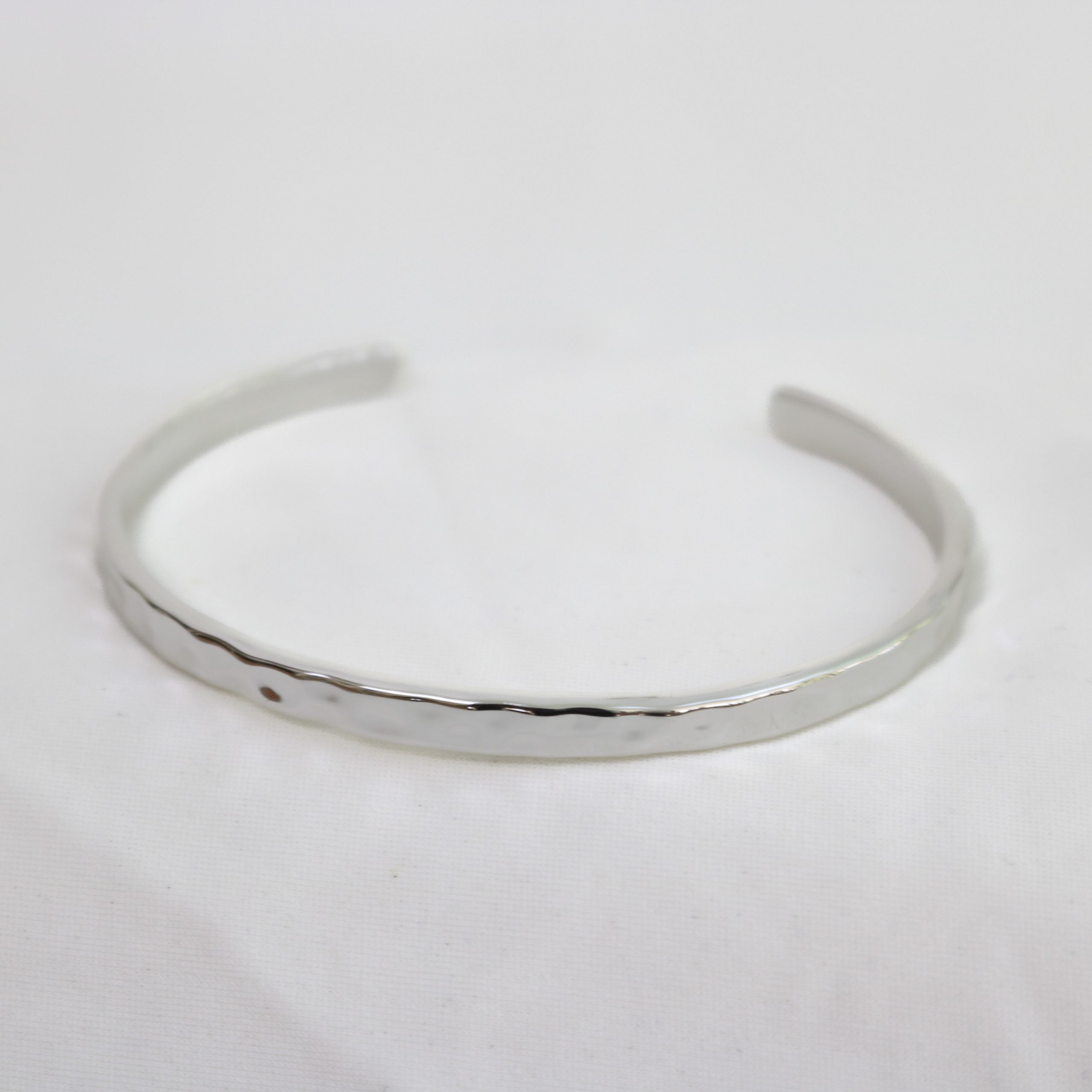 Gaia-Cuff-Silver-1-scaled_21926179-804d-47a0-b973-f0b8587d1121.jpg