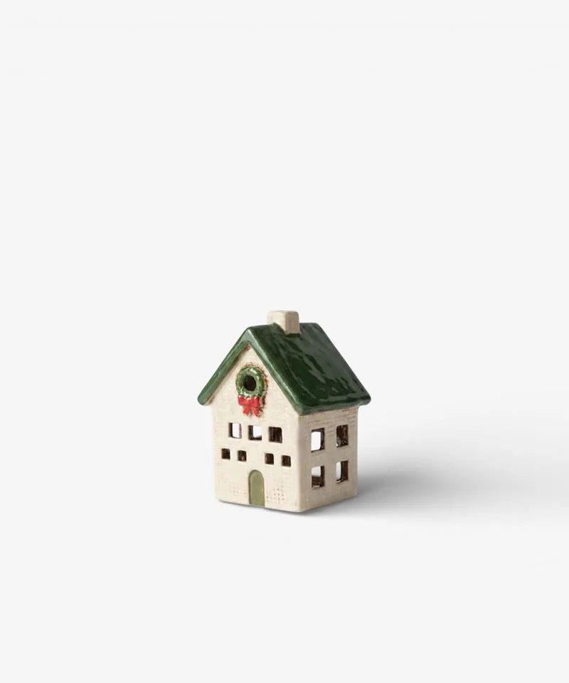 Nordgard Cottage with Bow Wreath