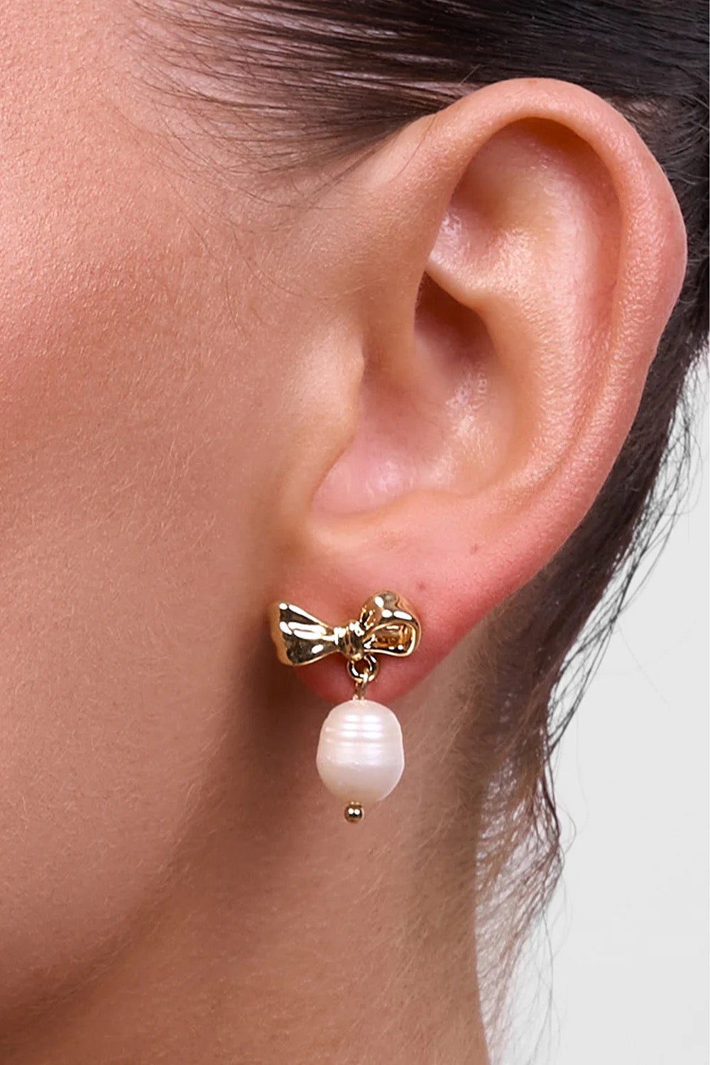 Alice Bow Pearl Earring