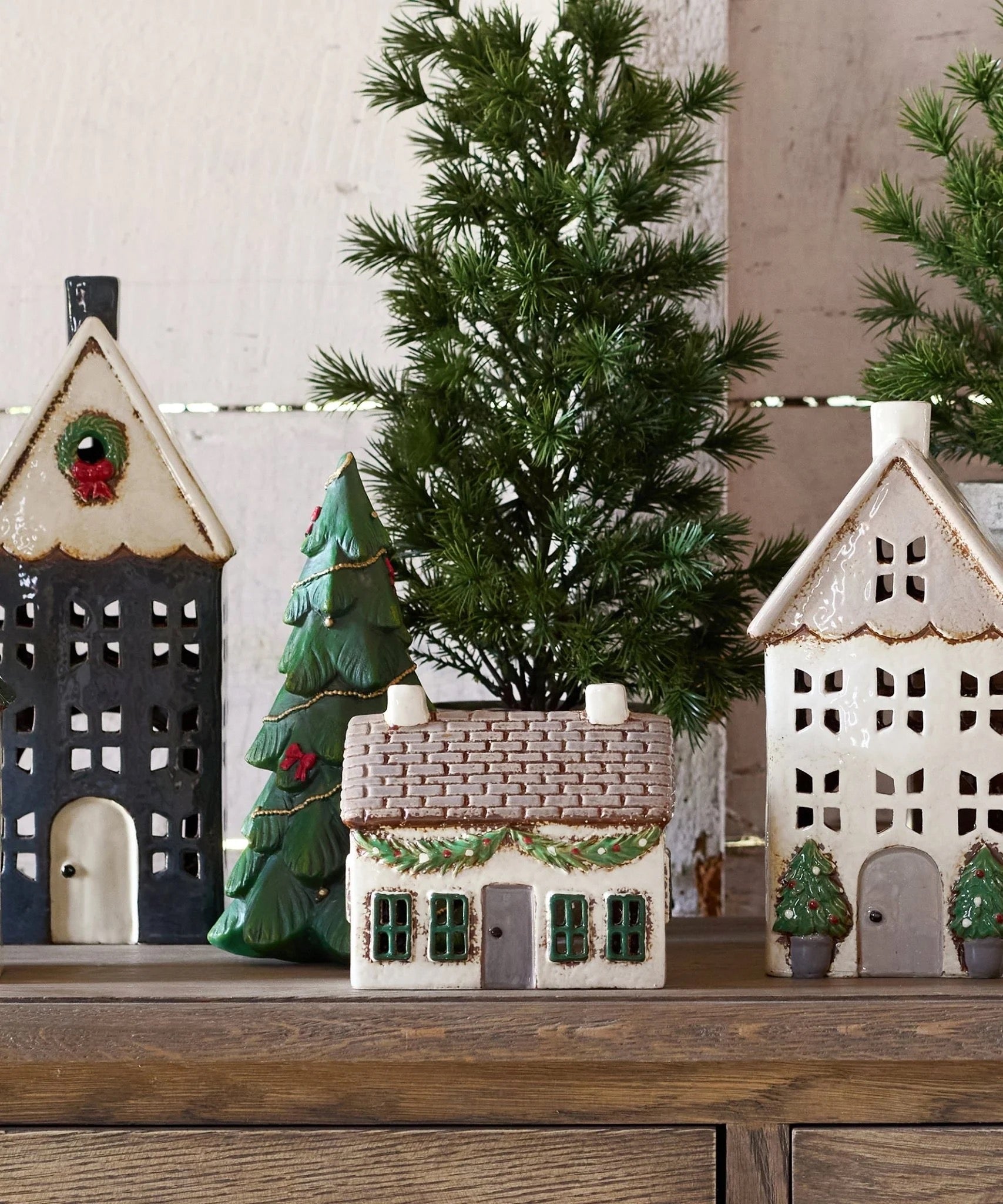 Christmas Tea Light Cottage with Swag