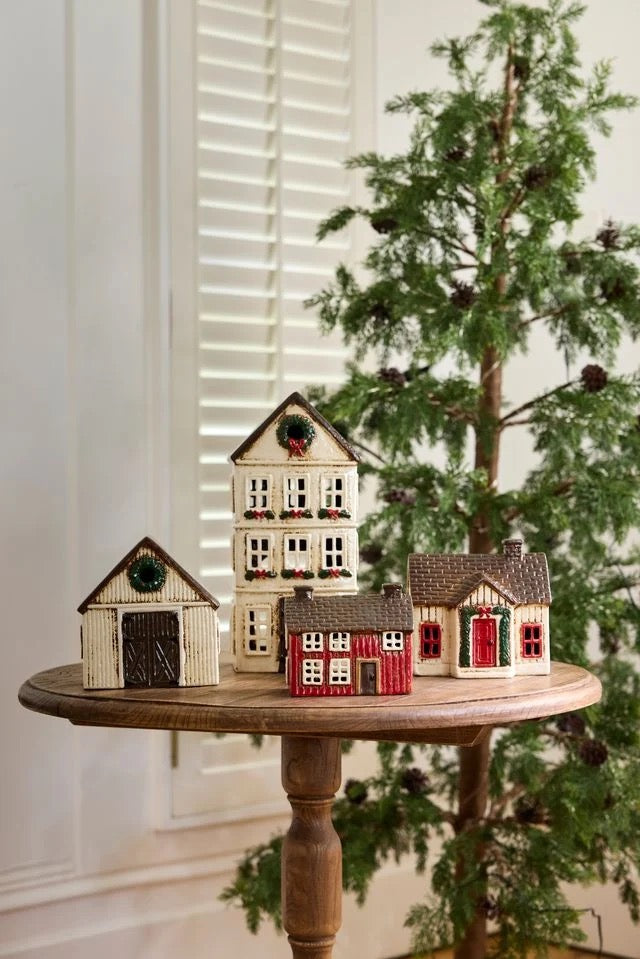 Nordgard Stable with Wreath