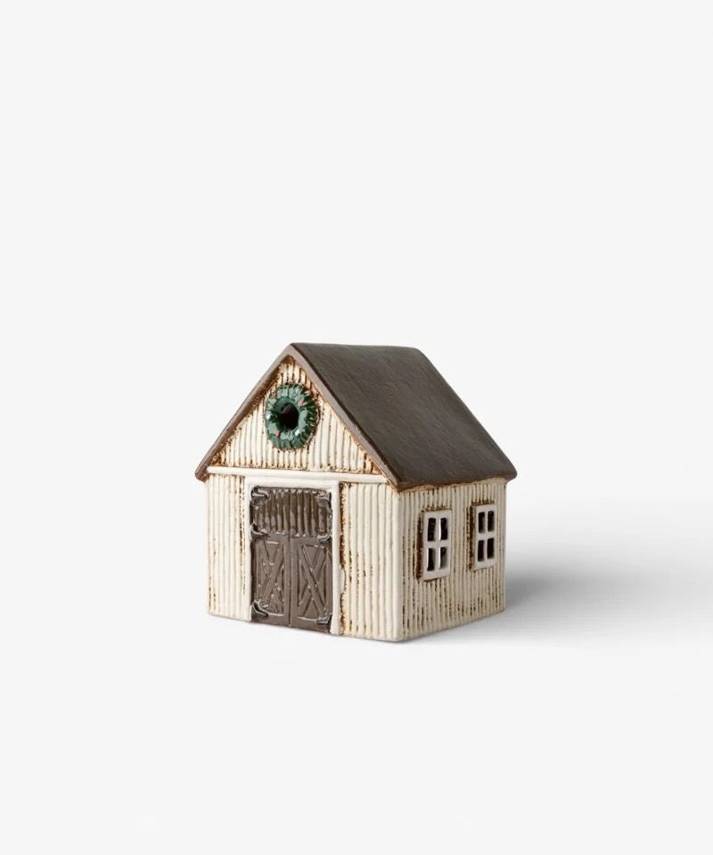 Nordgard Stable with Wreath