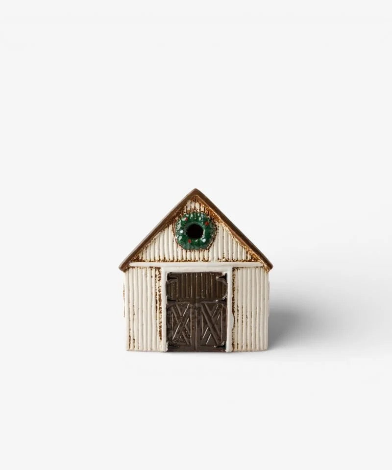 Nordgard Stable with Wreath