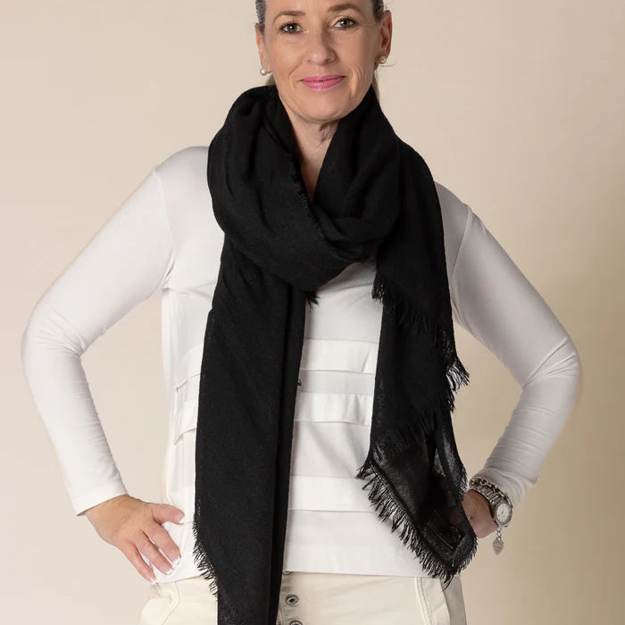 Imagineblackscarf.webp
