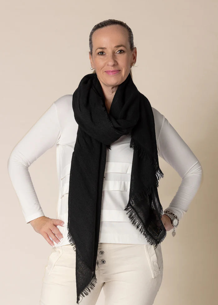 IMAGINE Finn Scarf Black