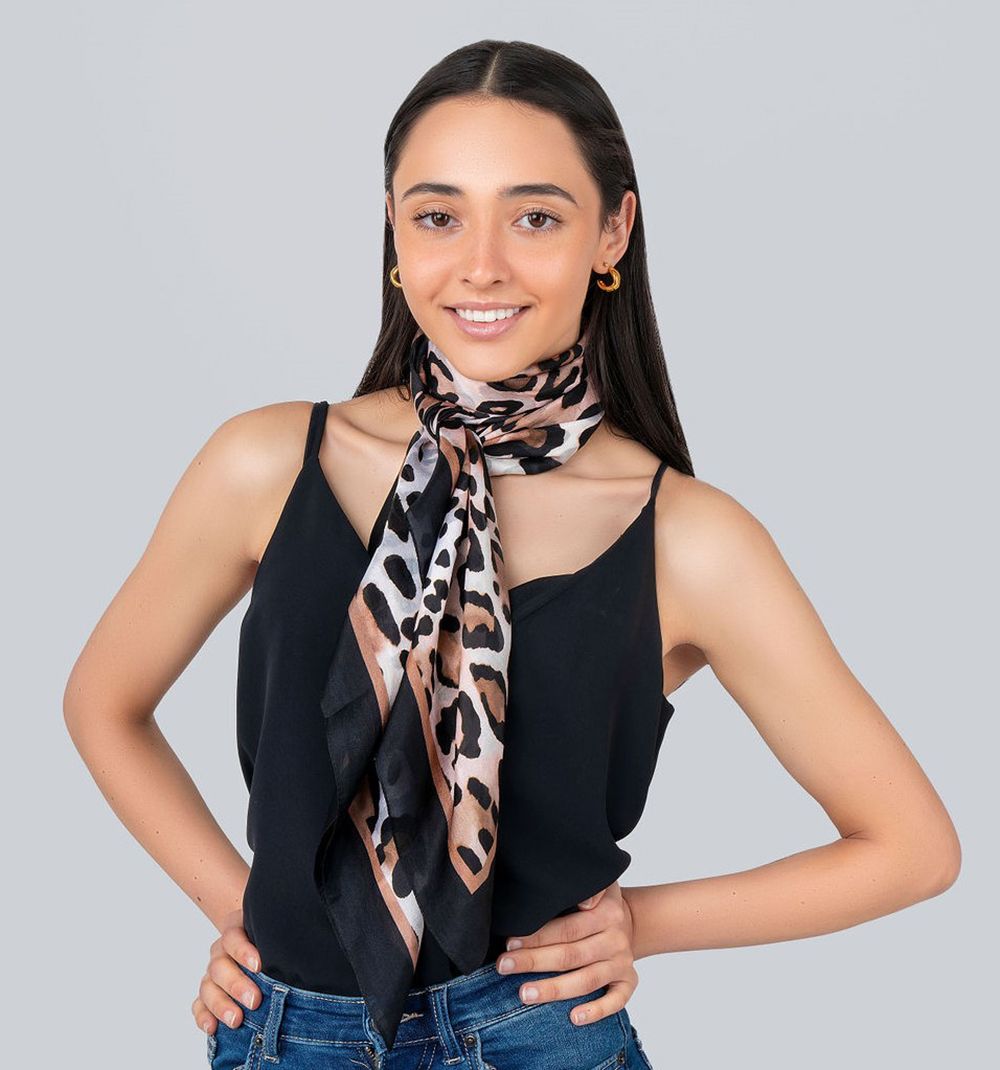 Leonaanimalprintscarf1.jpg