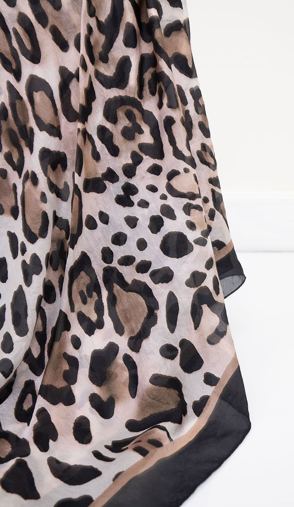 Leona Animal Pure Silk Square 100