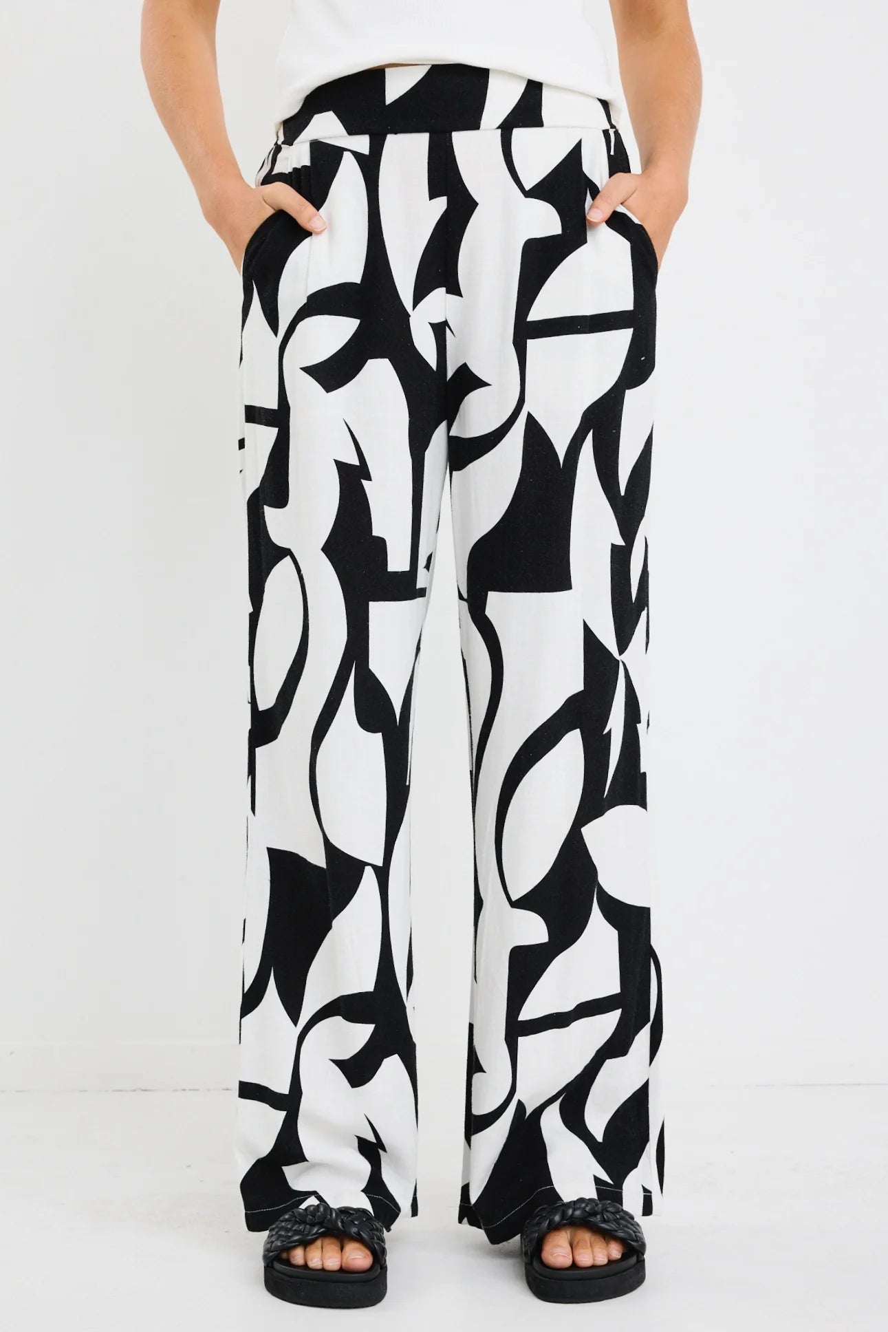 Stories to be told Metropolitan Black Ivory Print Wideleg Pants