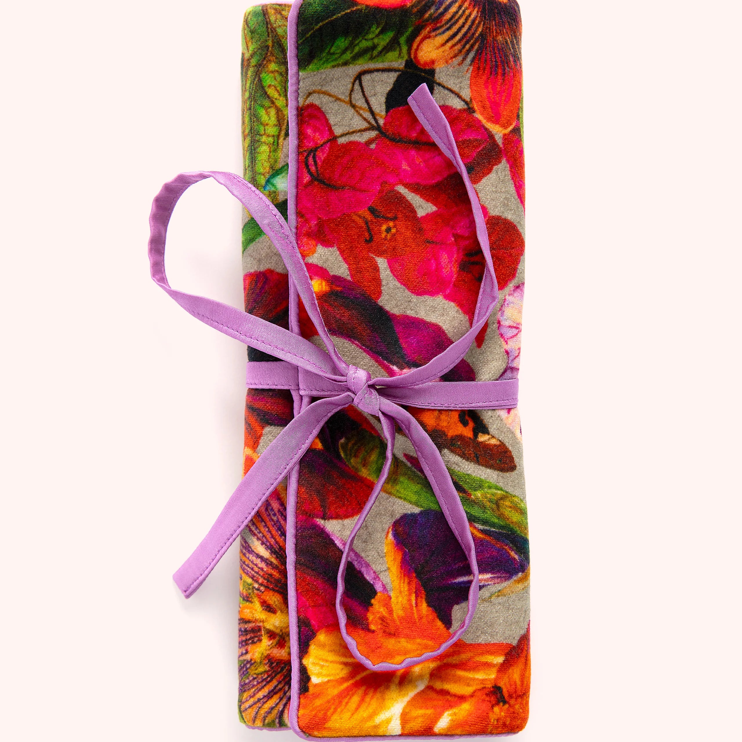 Powderjewelleryholderwinteriris.webp