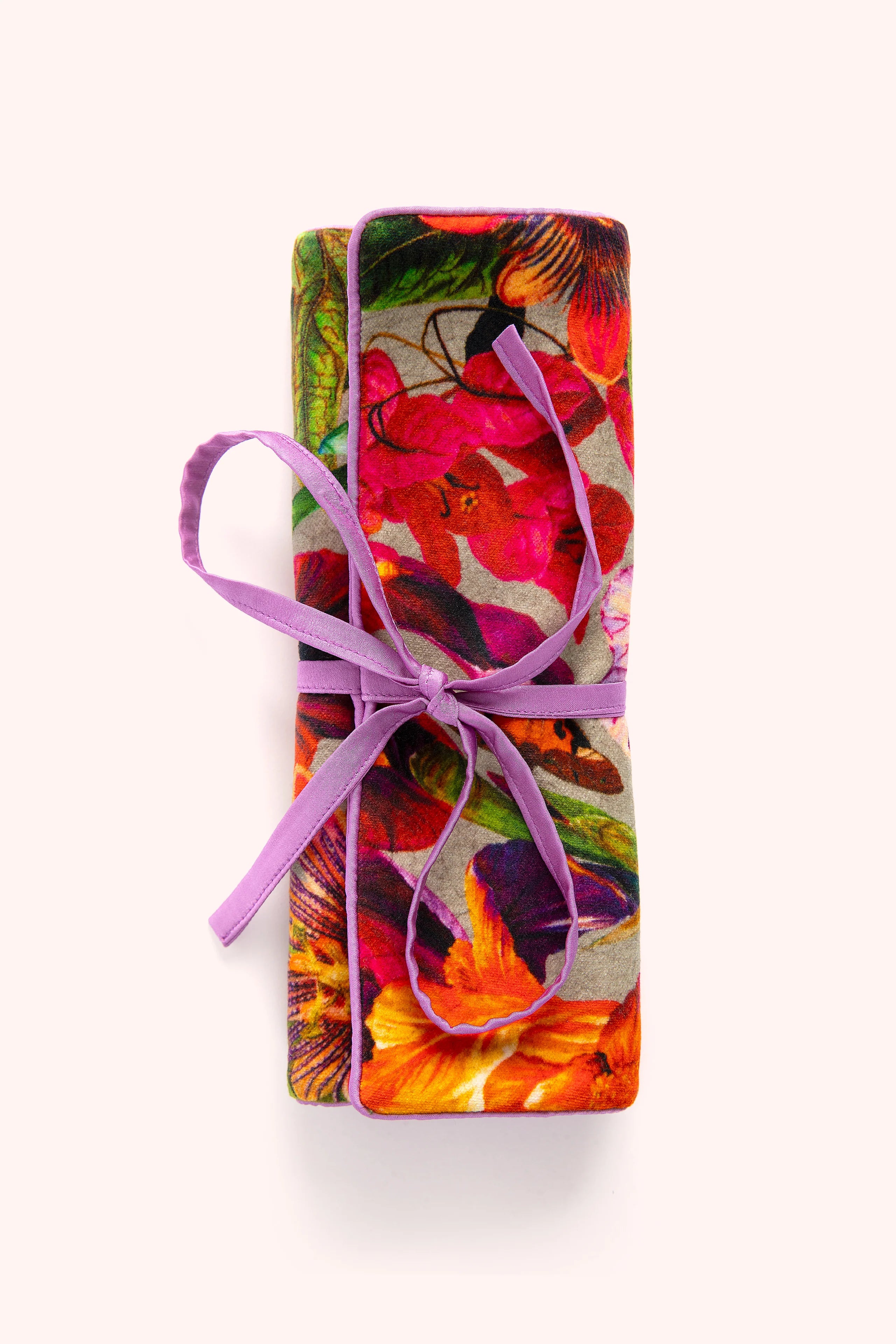 Powderjewelleryholderwinteriris.webp