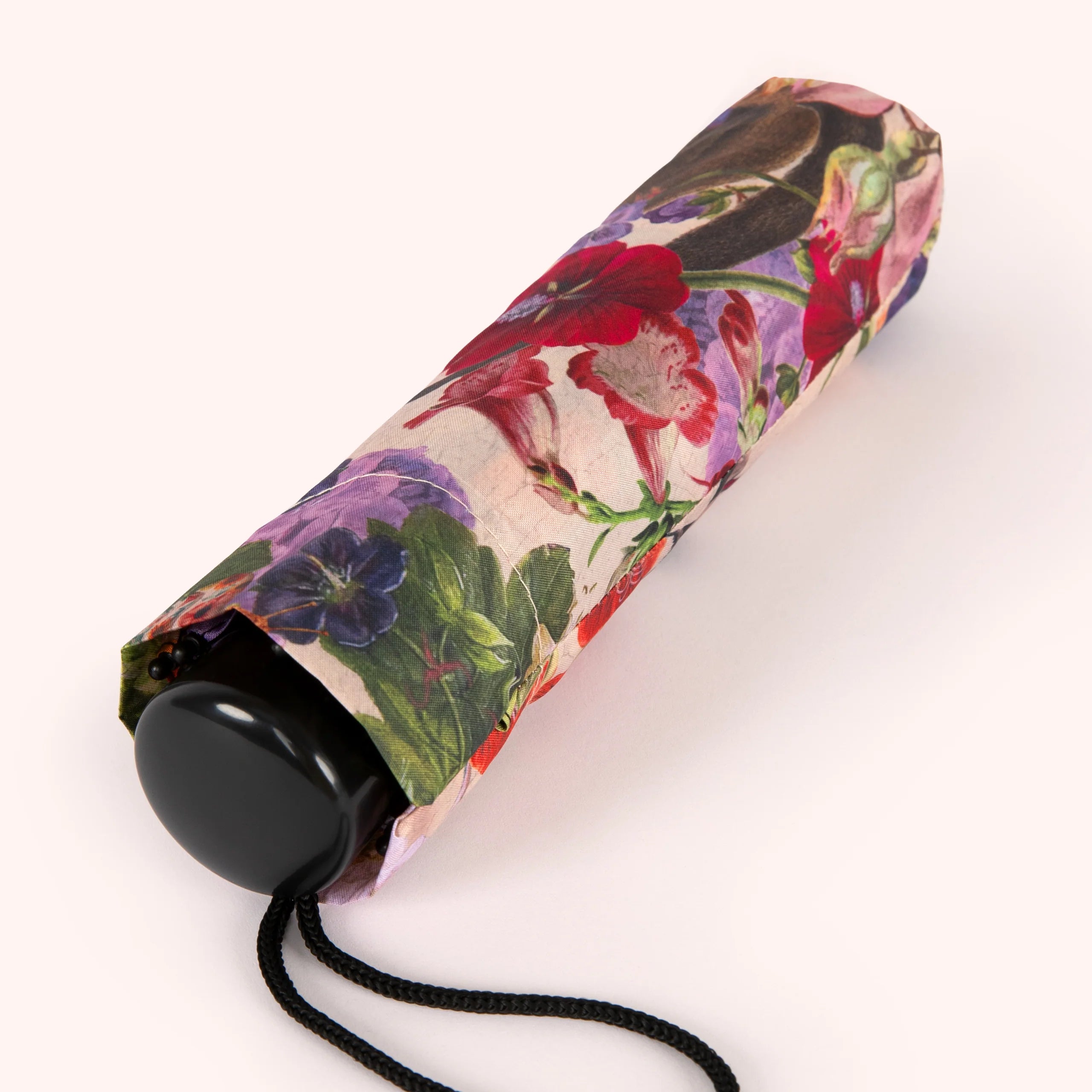 Powderumbrellacreamposy2.webp