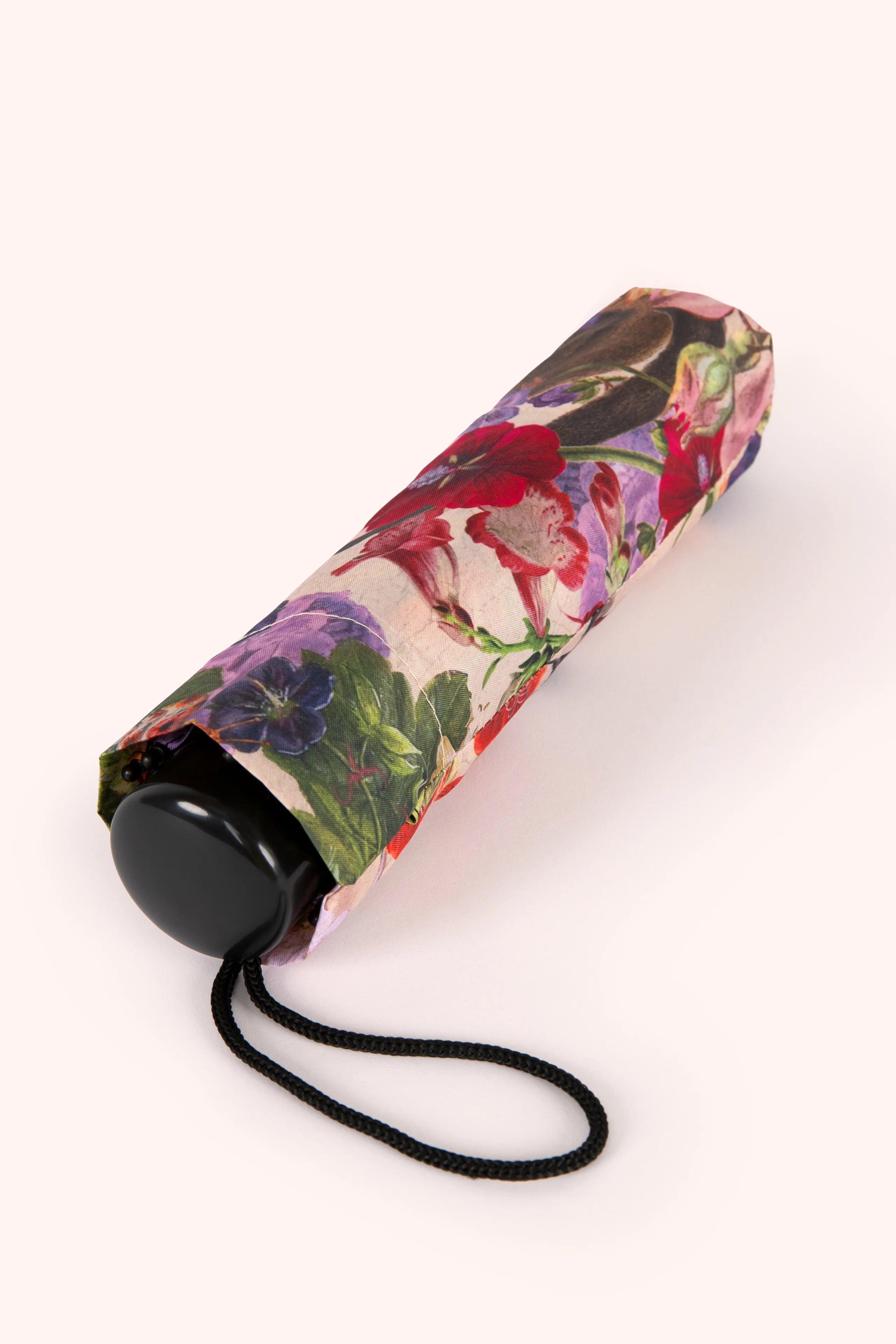 Powderumbrellacreamposy2.webp