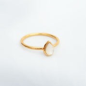 Love Lunamei Coraline Selene Ring Rose Quartz Gold