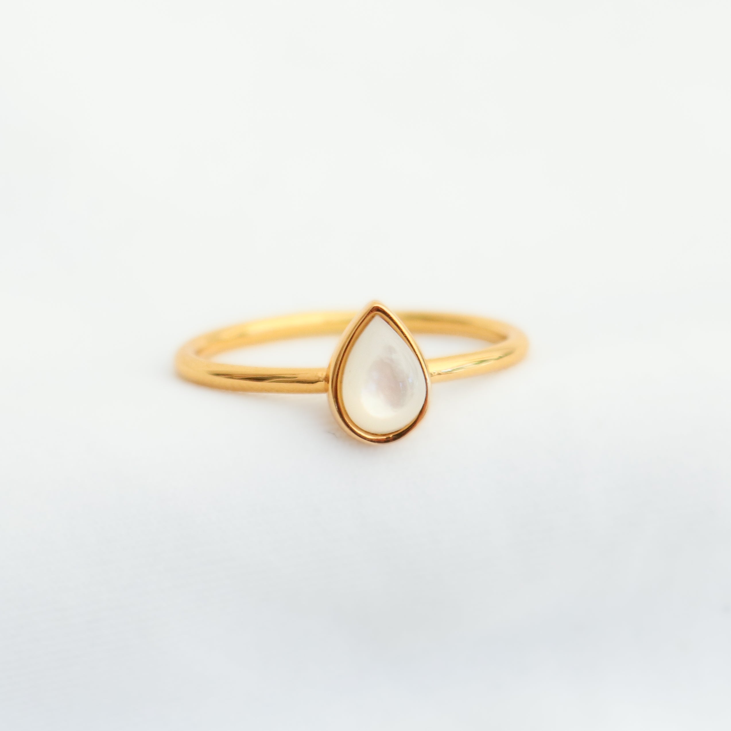 Love Lunamei Coraline Selene Ring Rose Quartz Gold