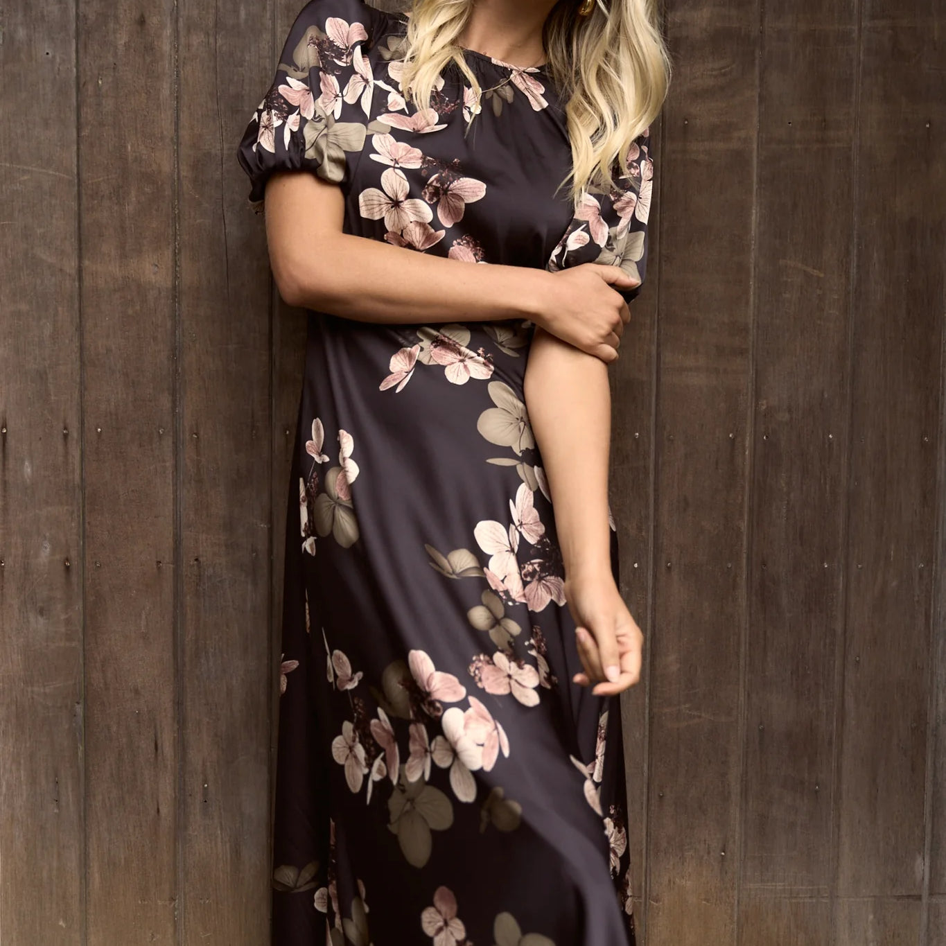 Stageblackfloraldress00001_1024x1024_2x_f1766211-5490-4c30-a723-1a0d17e54753.webp