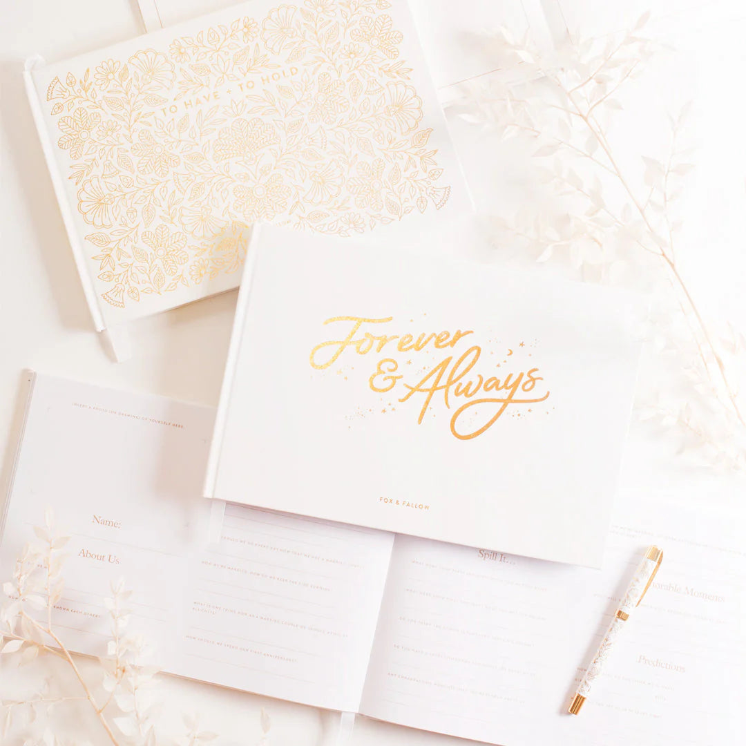 WeddingGuestbooks-white-ruscus-1-square_1.webp