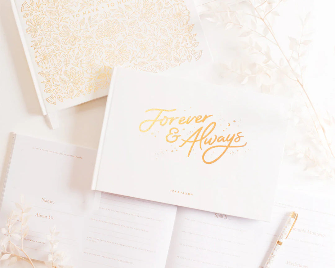 WeddingGuestbooks-white-ruscus-1-square_1.webp