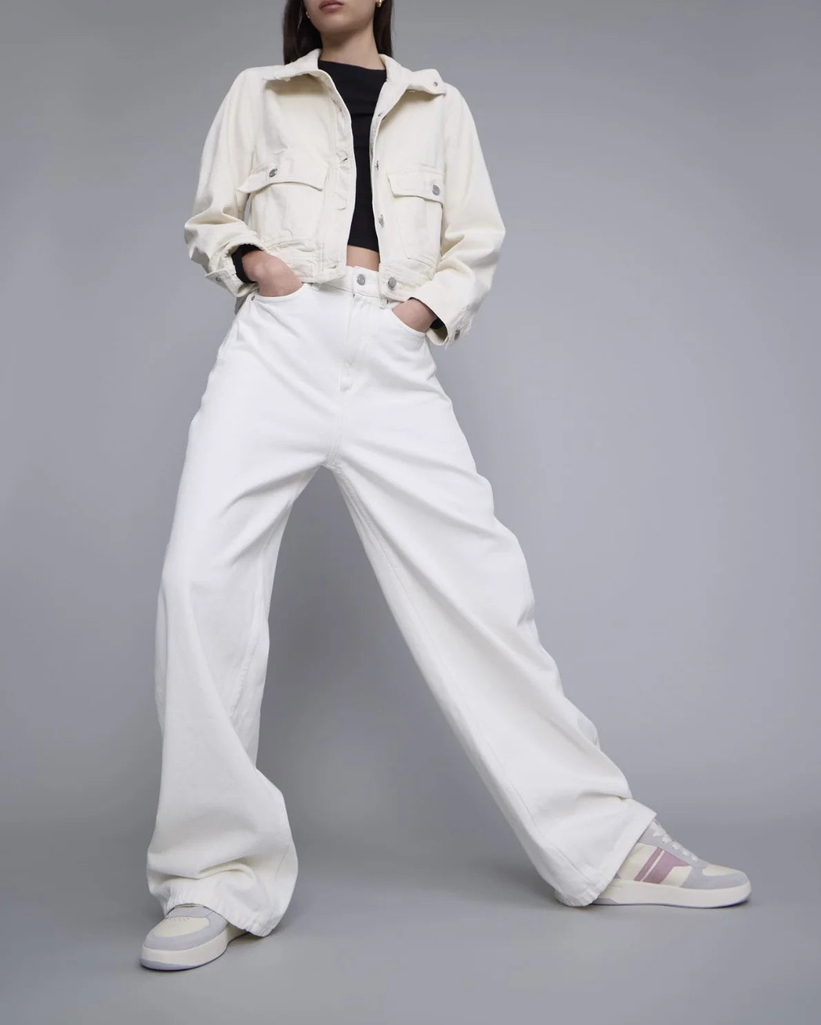 Keds The Court II grey mauve sneakers leather suede women’s casual shoes styled with wide leg pants and cropped jacket modern streetwear outfit sporty lifestyle fashion look